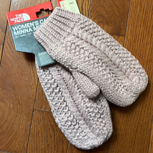 NWT The North Face Women’s cable knit Minna Mittens light pink lavender size M/L - Picture 2 of 4